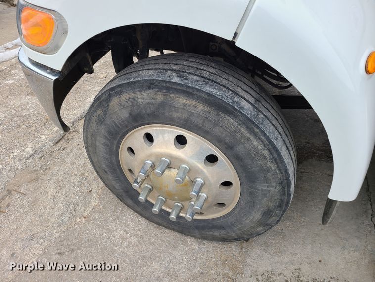 image for item GB9209 2016 Peterbilt 337  utility / service truck