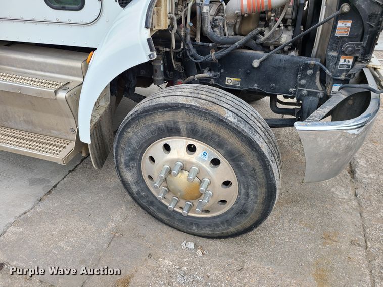 image for item GB9209 2016 Peterbilt 337  utility / service truck