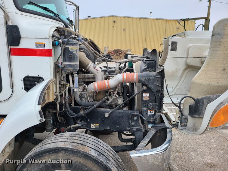 image for item GB9209 2016 Peterbilt 337  utility / service truck