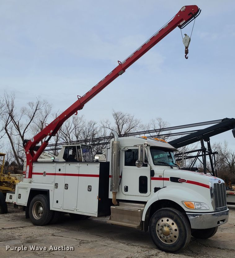 image for item GB9209 2016 Peterbilt 337  utility / service truck