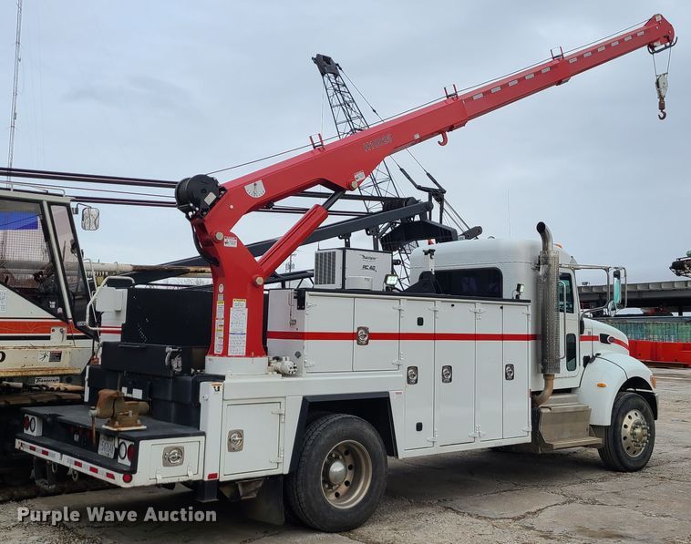 image for item GB9209 2016 Peterbilt 337  utility / service truck