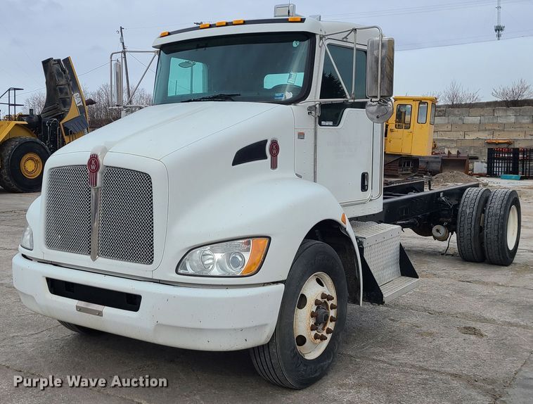 image for item GB9210 2012 Kenworth T370  truck cab and chassis