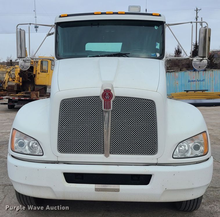 image for item GB9210 2012 Kenworth T370  truck cab and chassis