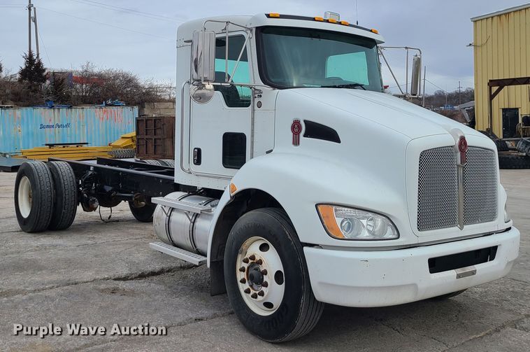 image for item GB9210 2012 Kenworth T370  truck cab and chassis