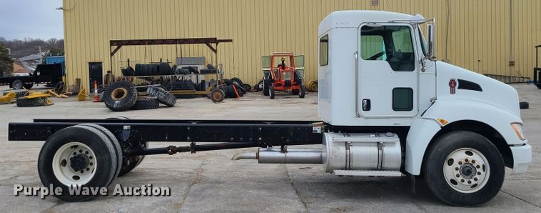 image for item GB9210 2012 Kenworth T370  truck cab and chassis