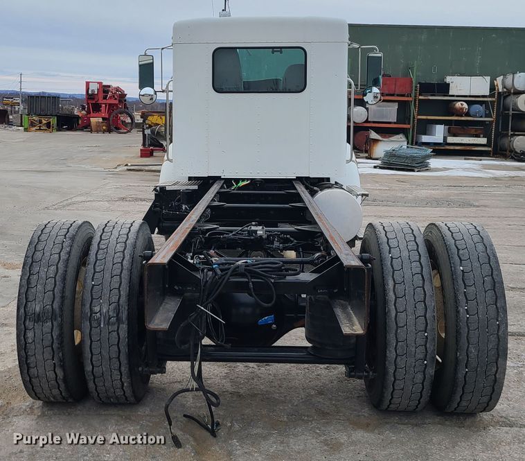 image for item GB9210 2012 Kenworth T370  truck cab and chassis