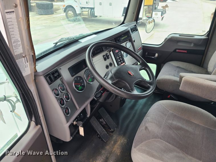 image for item GB9210 2012 Kenworth T370  truck cab and chassis
