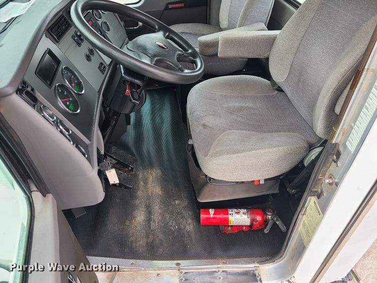 image for item GB9210 2012 Kenworth T370  truck cab and chassis