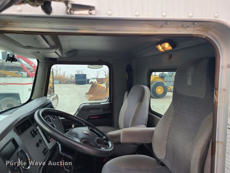 image for item GB9210 2012 Kenworth T370  truck cab and chassis