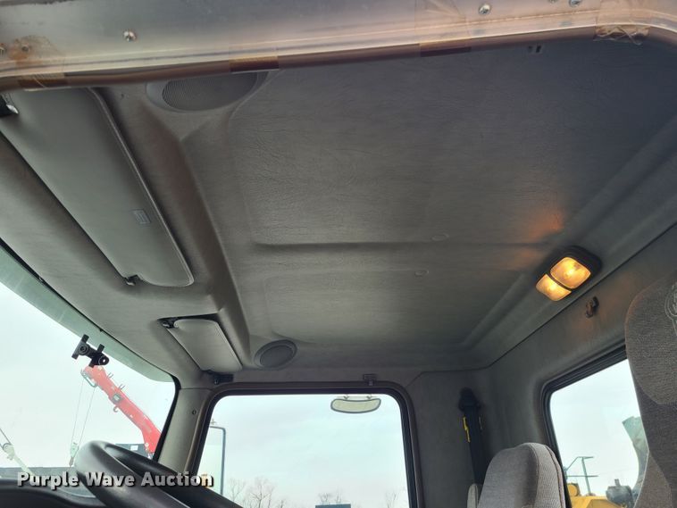 image for item GB9210 2012 Kenworth T370  truck cab and chassis