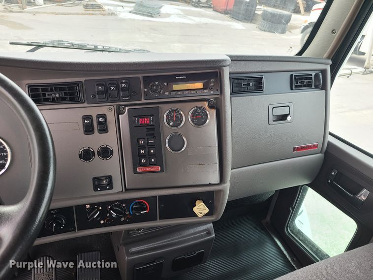 image for item GB9210 2012 Kenworth T370  truck cab and chassis