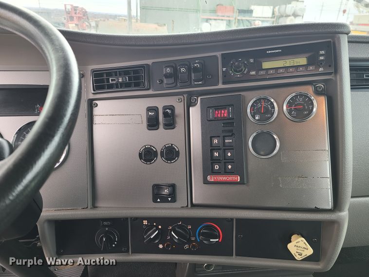 image for item GB9210 2012 Kenworth T370  truck cab and chassis