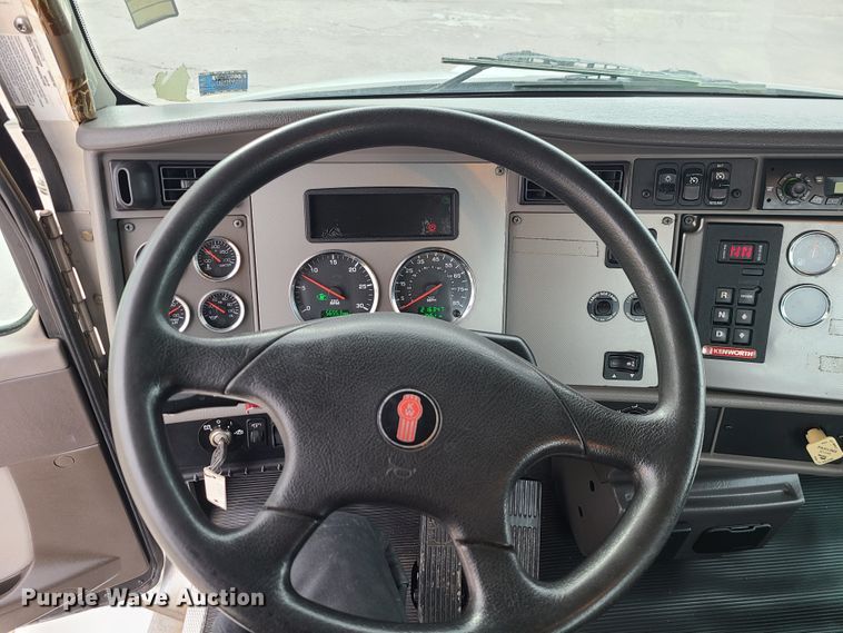 image for item GB9210 2012 Kenworth T370  truck cab and chassis