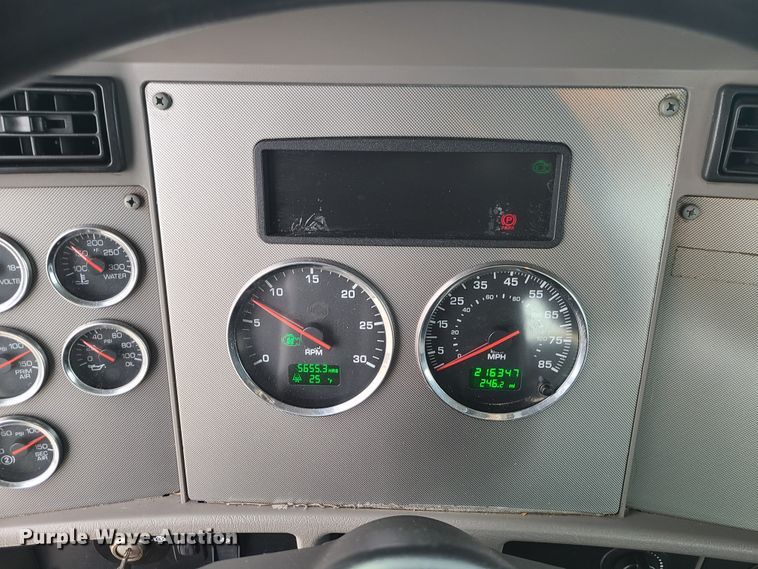 image for item GB9210 2012 Kenworth T370  truck cab and chassis