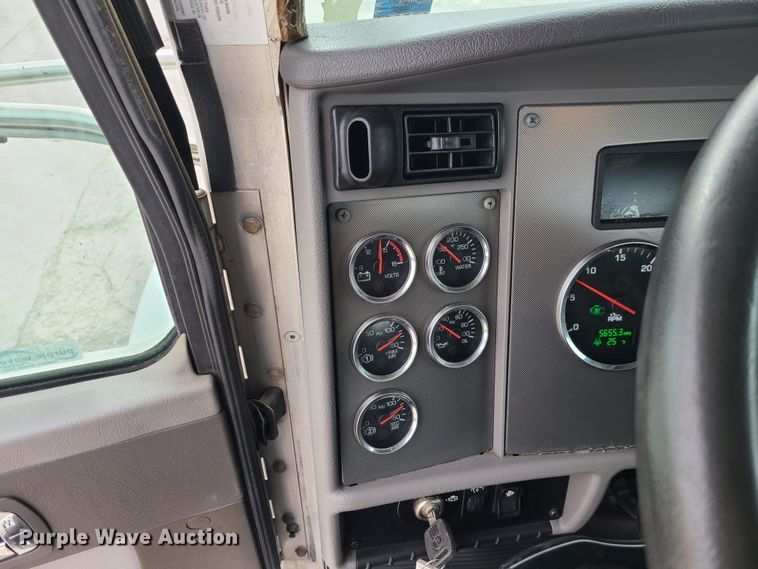 image for item GB9210 2012 Kenworth T370  truck cab and chassis