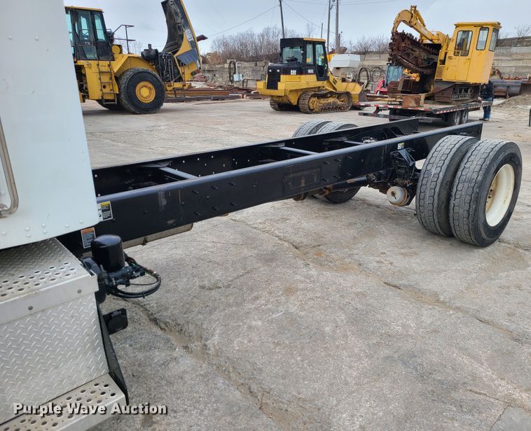 image for item GB9210 2012 Kenworth T370  truck cab and chassis