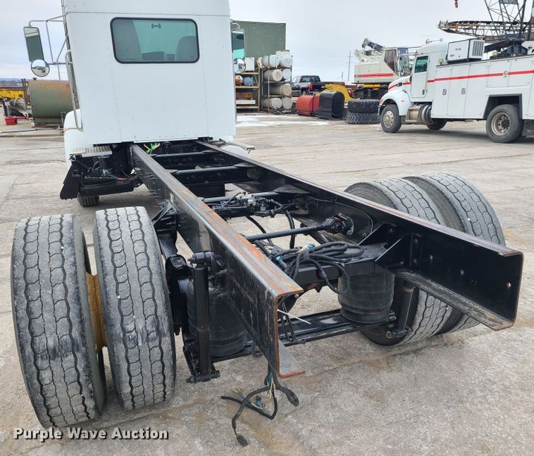 image for item GB9210 2012 Kenworth T370  truck cab and chassis