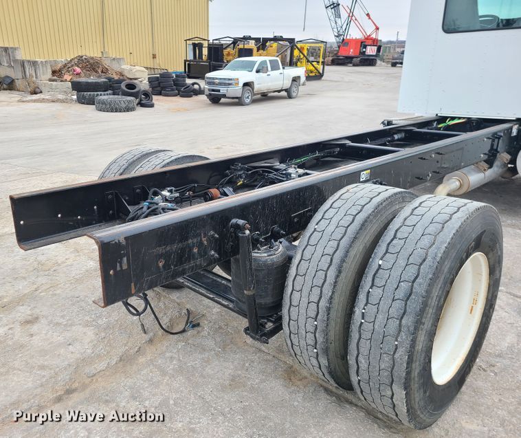 image for item GB9210 2012 Kenworth T370  truck cab and chassis