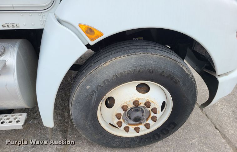 image for item GB9210 2012 Kenworth T370  truck cab and chassis