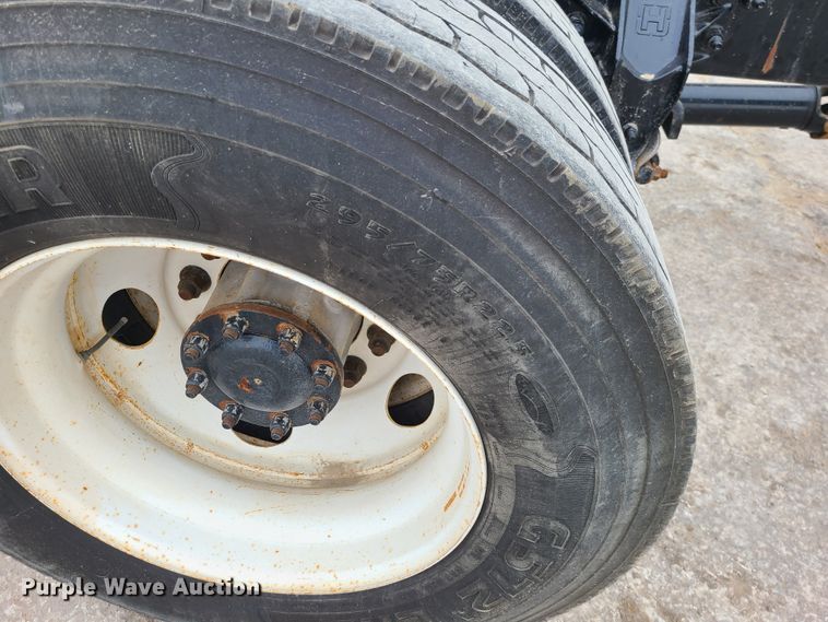 image for item GB9210 2012 Kenworth T370  truck cab and chassis