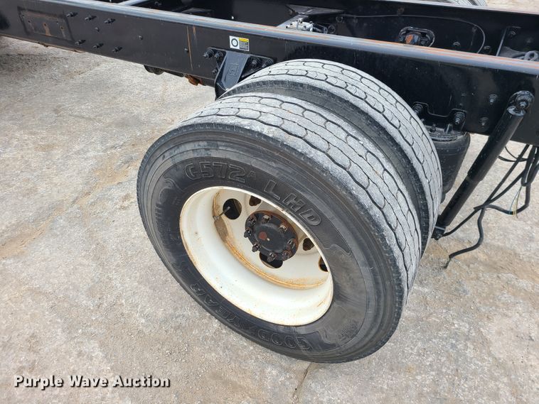 image for item GB9210 2012 Kenworth T370  truck cab and chassis