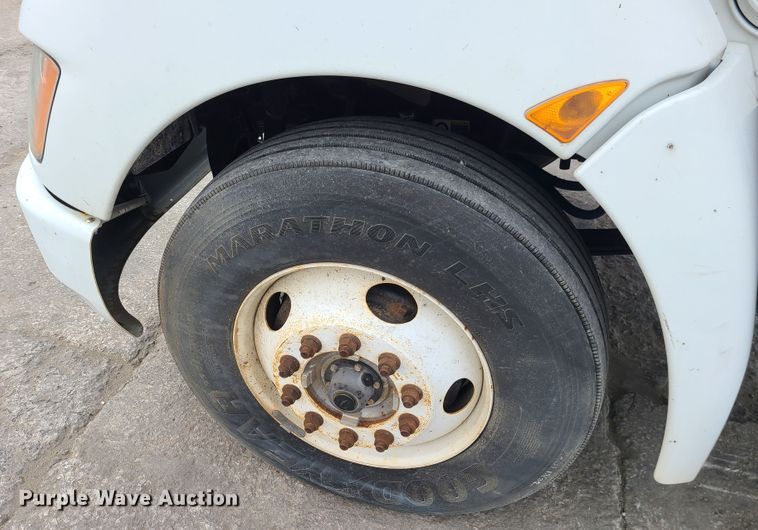 image for item GB9210 2012 Kenworth T370  truck cab and chassis