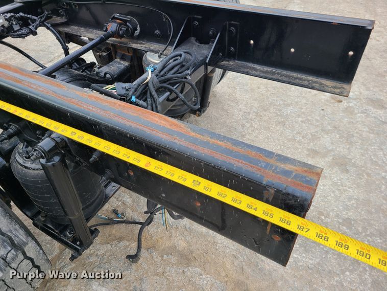 image for item GB9210 2012 Kenworth T370  truck cab and chassis