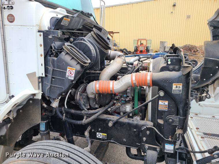 image for item GB9210 2012 Kenworth T370  truck cab and chassis