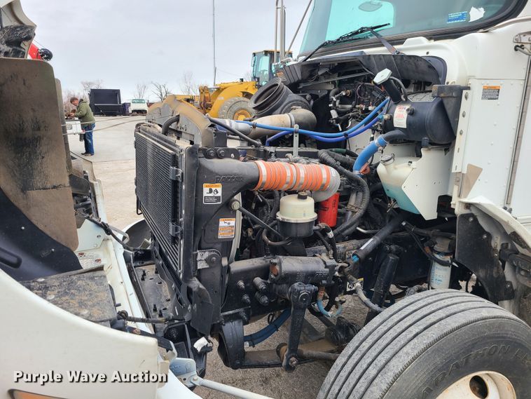 image for item GB9210 2012 Kenworth T370  truck cab and chassis