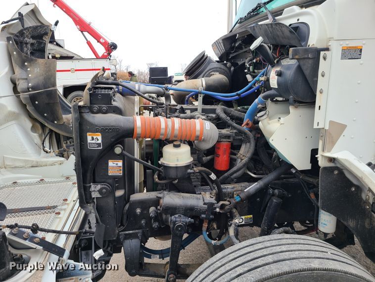 image for item GB9210 2012 Kenworth T370  truck cab and chassis