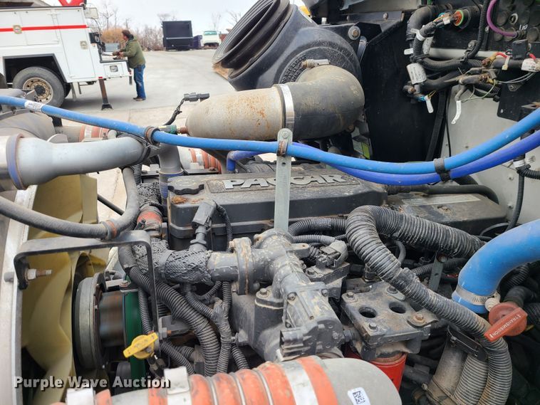 image for item GB9210 2012 Kenworth T370  truck cab and chassis