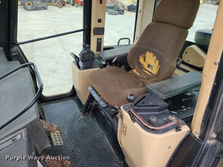 image for item GB9212 1999 Caterpillar 953C  track loader