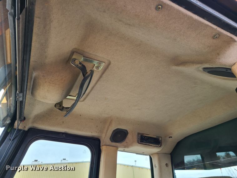 image for item GB9212 1999 Caterpillar 953C  track loader