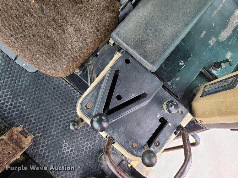 image for item GB9212 1999 Caterpillar 953C  track loader