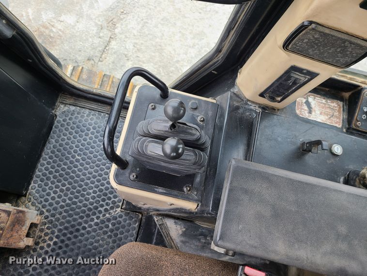 image for item GB9212 1999 Caterpillar 953C  track loader