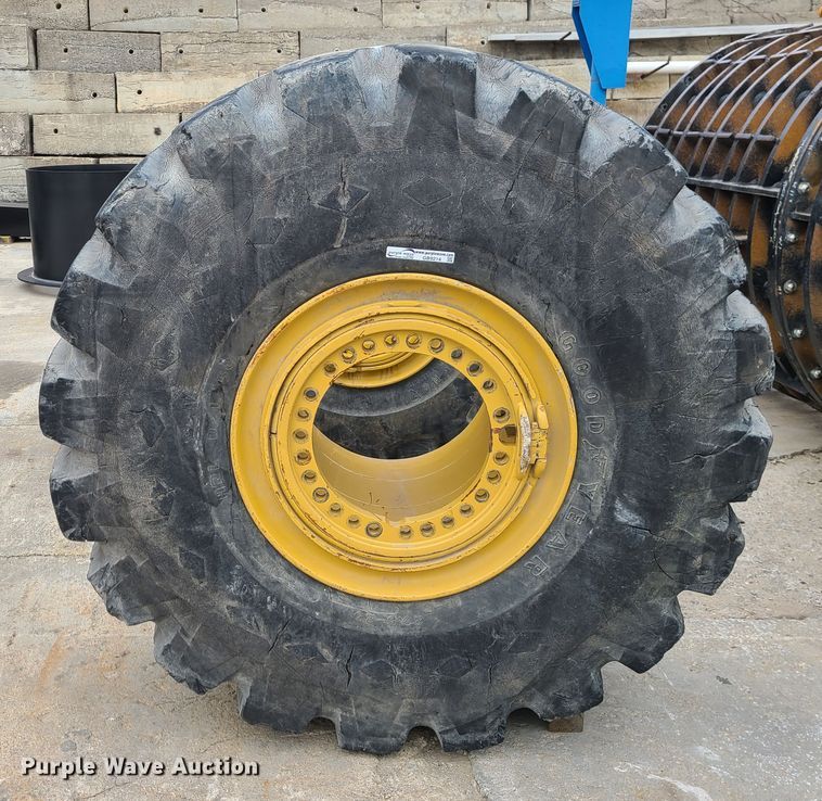 image for item GB9214 (4) 29.5-25 tires and wheels