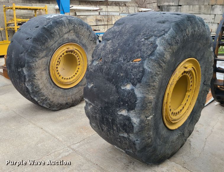 image for item GB9214 (4) 29.5-25 tires and wheels