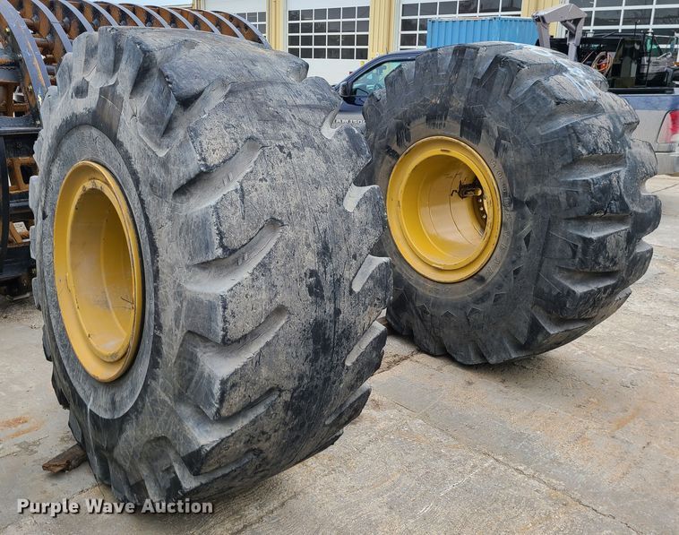 image for item GB9214 (4) 29.5-25 tires and wheels