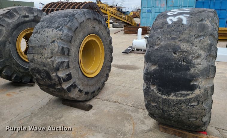 image for item GB9214 (4) 29.5-25 tires and wheels