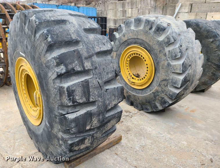 image for item GB9214 (4) 29.5-25 tires and wheels