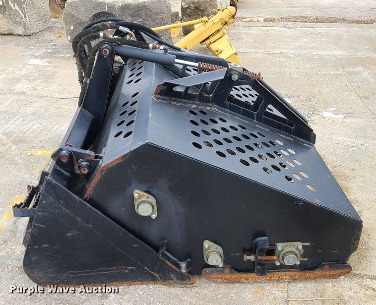 image for item GB9226 2005 Caterpillar LR15B  60" W skid steer landscape rake