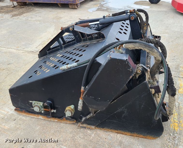 image for item GB9226 2005 Caterpillar LR15B  60" W skid steer landscape rake