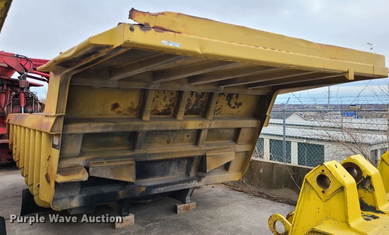 image for item GB9233 Caterpillar  haul truck dump bed