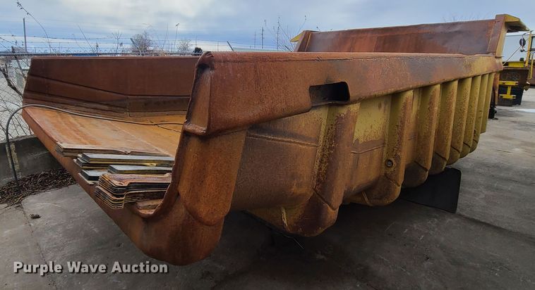 image for item GB9233 Caterpillar  haul truck dump bed