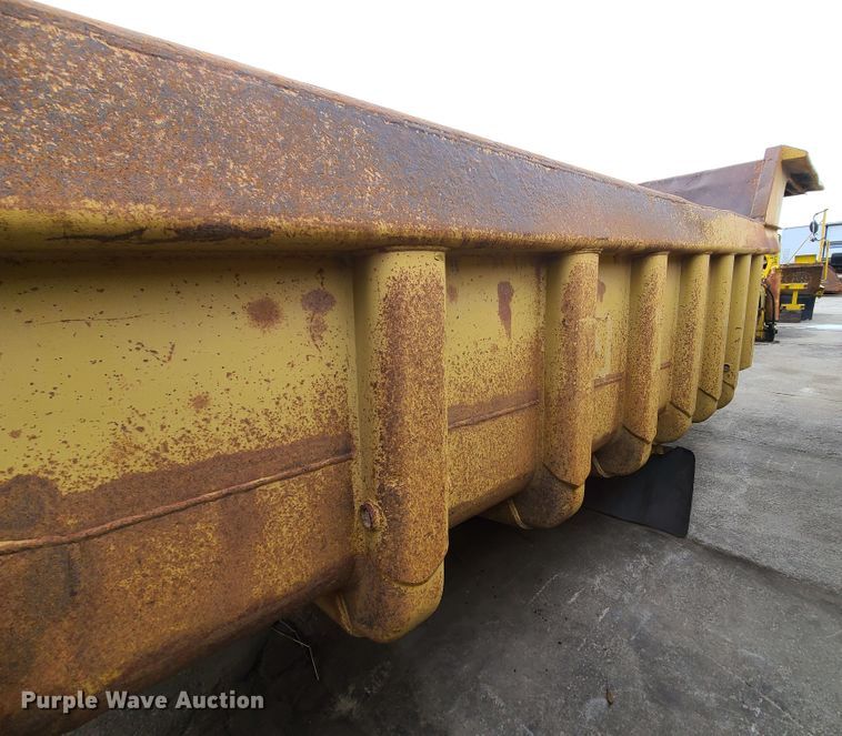 image for item GB9233 Caterpillar  haul truck dump bed