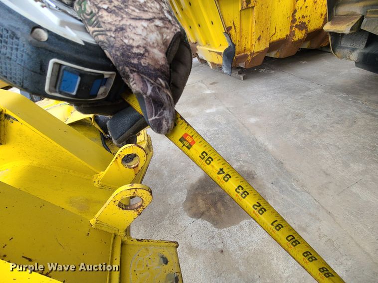 image for item GB9233 Caterpillar  haul truck dump bed