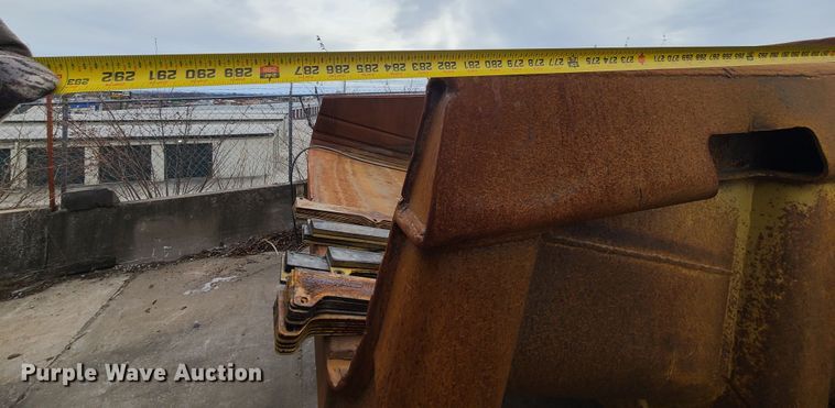 image for item GB9233 Caterpillar  haul truck dump bed