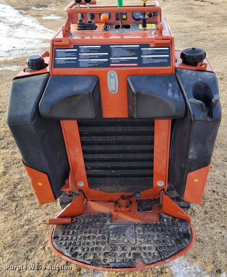 image for item IE9503 2013 Ditch Witch SK755  compact utility loader