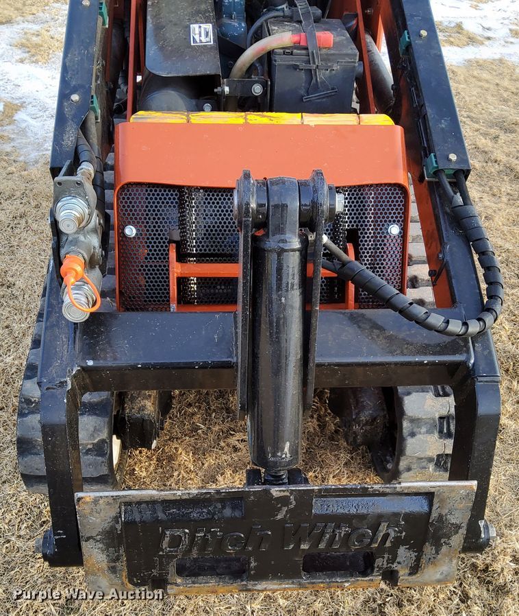 image for item IE9503 2013 Ditch Witch SK755  compact utility loader