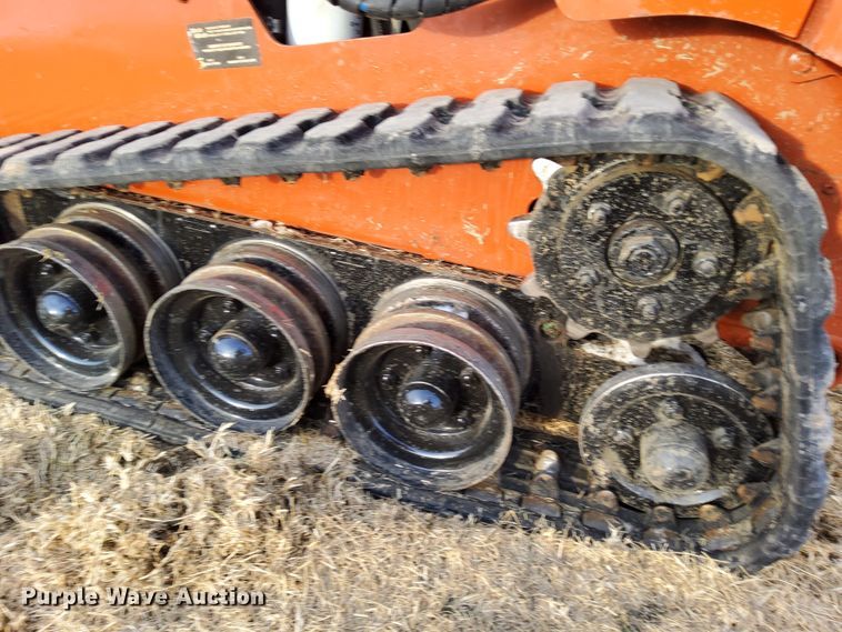 image for item IE9503 2013 Ditch Witch SK755  compact utility loader